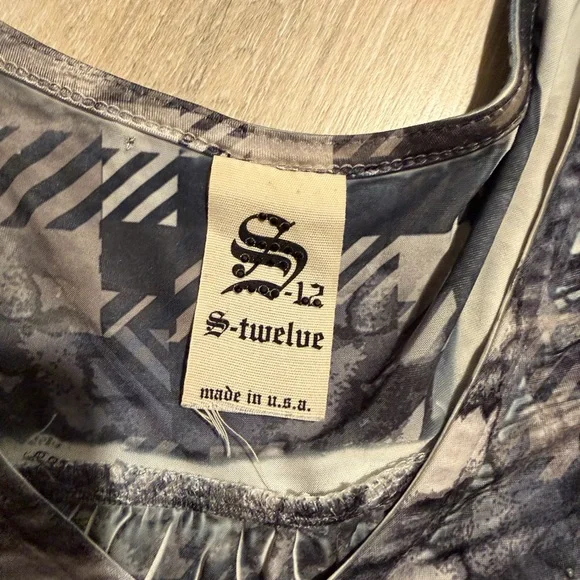 S-Twelve Monochrome Abstract Top - Picture 3 of 3